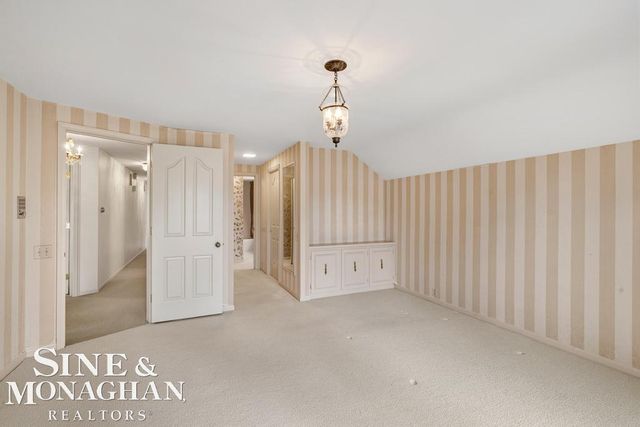 19 Stratton Place, Grosse Pointe Shores, MI 48236