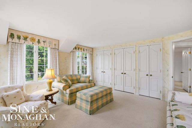 19 Stratton Place, Grosse Pointe Shores, MI 48236