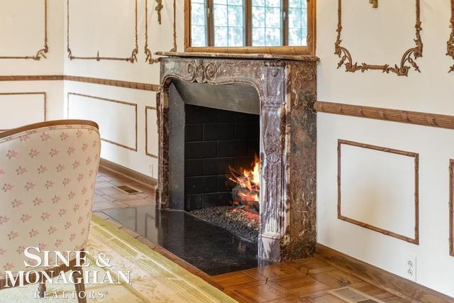 19 Stratton Place, Grosse Pointe Shores, MI 48236