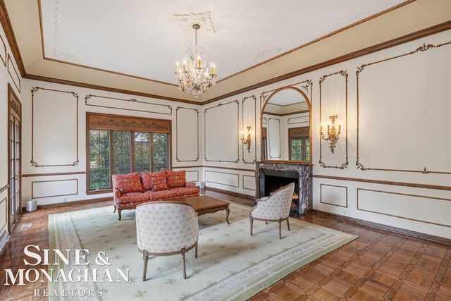 19 Stratton Place, Grosse Pointe Shores, MI 48236
