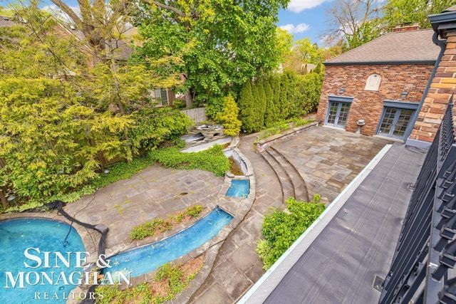 19 Stratton Place, Grosse Pointe Shores, MI 48236