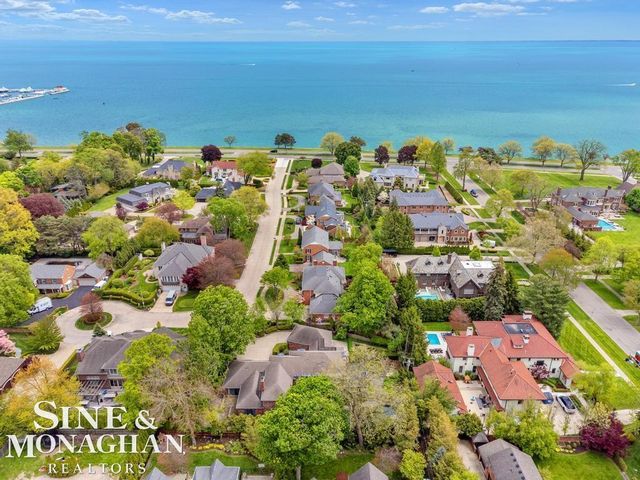 19 Stratton Place, Grosse Pointe Shores, MI 48236