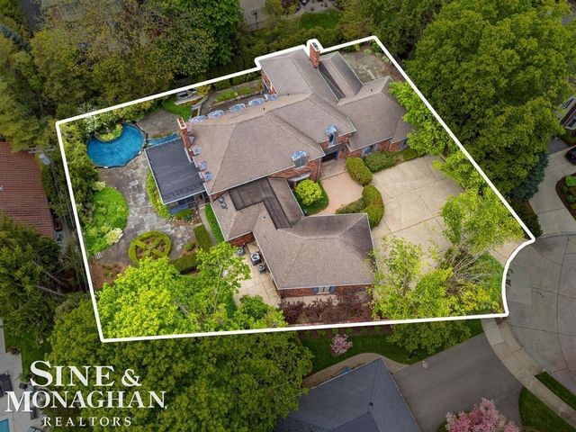 19 Stratton Place, Grosse Pointe Shores, MI 48236