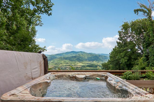 1250 Cobblestone Drive, Waynesville, NC 28786