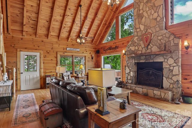 1250 Cobblestone Drive, Waynesville, NC 28786