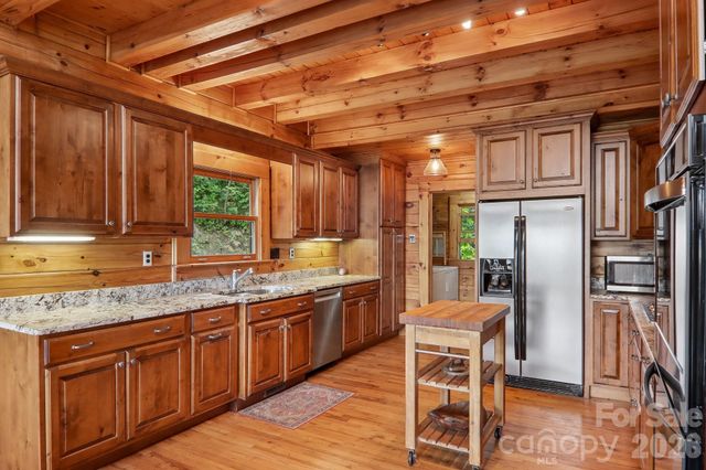 1250 Cobblestone Drive, Waynesville, NC 28786