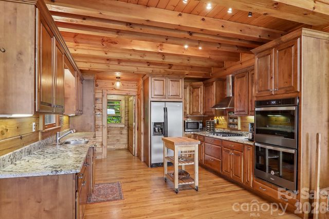 1250 Cobblestone Drive, Waynesville, NC 28786