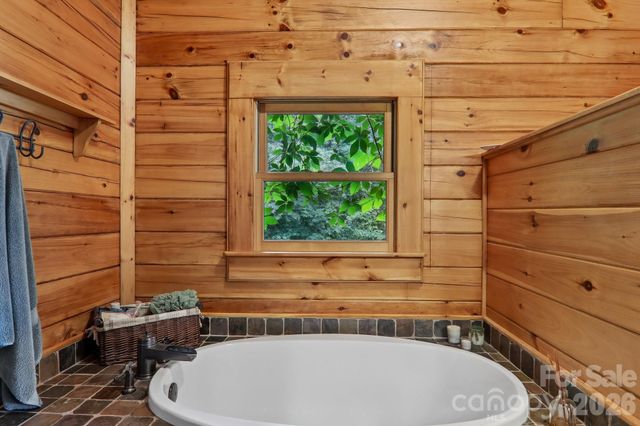 1250 Cobblestone Drive, Waynesville, NC 28786