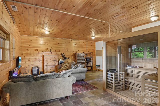 1250 Cobblestone Drive, Waynesville, NC 28786