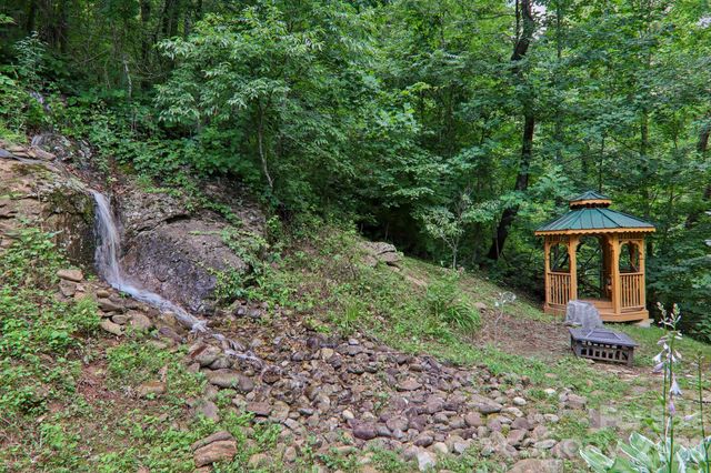 1250 Cobblestone Drive, Waynesville, NC 28786