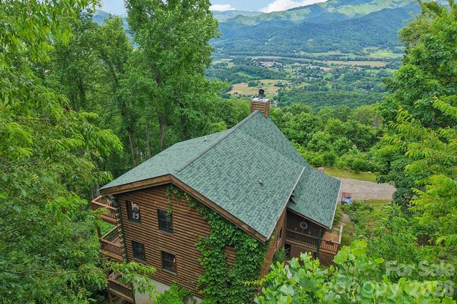 1250 Cobblestone Drive, Waynesville, NC 28786