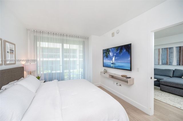 121 NE 34th St L402, Miami, FL 33137