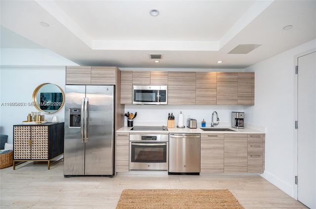 121 NE 34th St L402, Miami, FL 33137