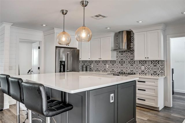647 E HILLCREST STREET, Altamonte Springs, FL 32701