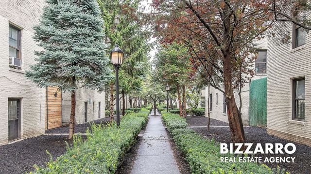 2116 35th St Apt 1F, New York City, NY 11105
