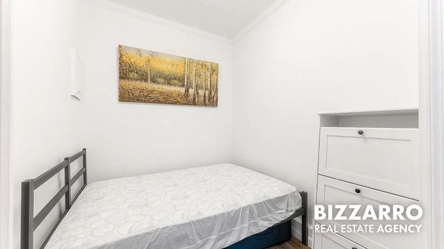 2116 35th St Apt 1F, New York City, NY 11105