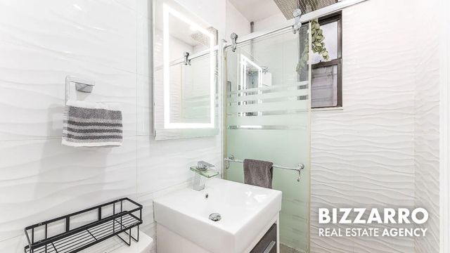2116 35th St Apt 1F, New York City, NY 11105