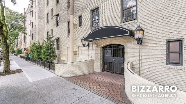 2116 35th St Apt 1F, New York City, NY 11105