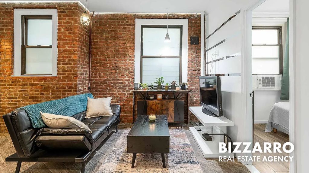 2116 35th St Apt 1F, New York City, NY 11105