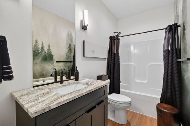 935 Arbor Woods Drive, Pleasant Hill, IA 50327