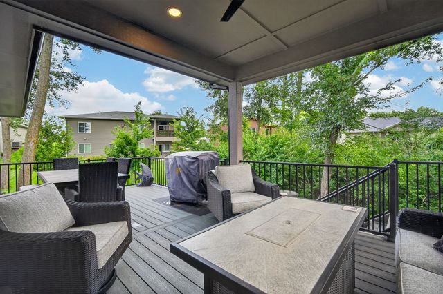 935 Arbor Woods Drive, Pleasant Hill, IA 50327
