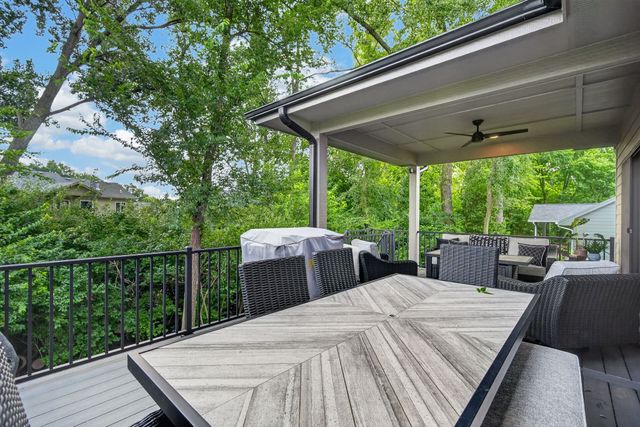 935 Arbor Woods Drive, Pleasant Hill, IA 50327