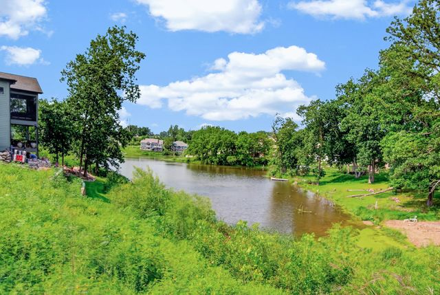 935 Arbor Woods Drive, Pleasant Hill, IA 50327