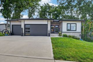 935 Arbor Woods Drive, Pleasant Hill, IA 50327