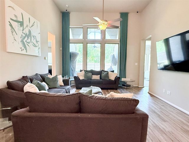 17413 Chestnut Cove Drive, Conroe, TX 77302