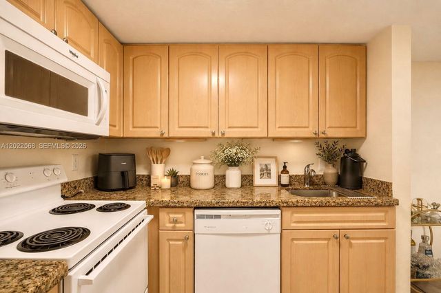 814 NW 36th Avenue 302, Miami, FL 33125