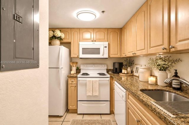 814 NW 36th Avenue 302, Miami, FL 33125