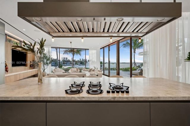 424 W Rivo Alto Dr, Miami Beach, FL 33139