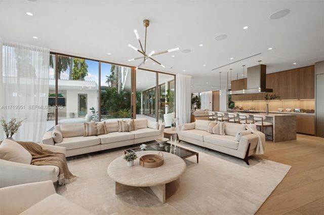 424 W Rivo Alto Dr, Miami Beach, FL 33139