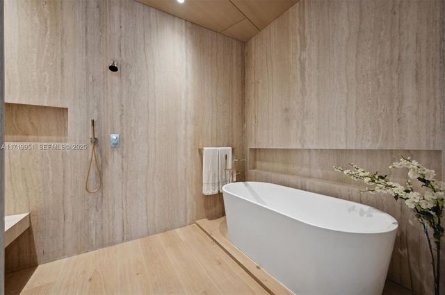 424 W Rivo Alto Dr, Miami Beach, FL 33139