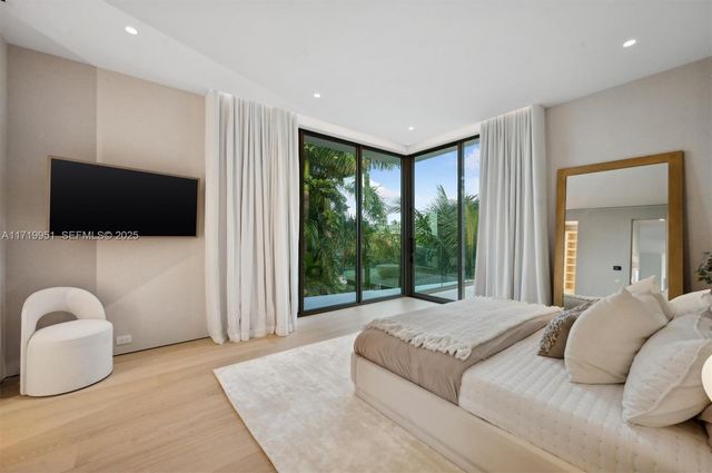 424 W Rivo Alto Dr, Miami Beach, FL 33139