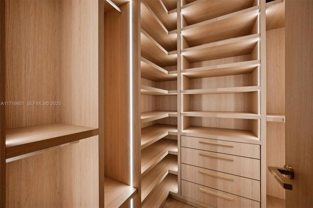 424 W Rivo Alto Dr, Miami Beach, FL 33139