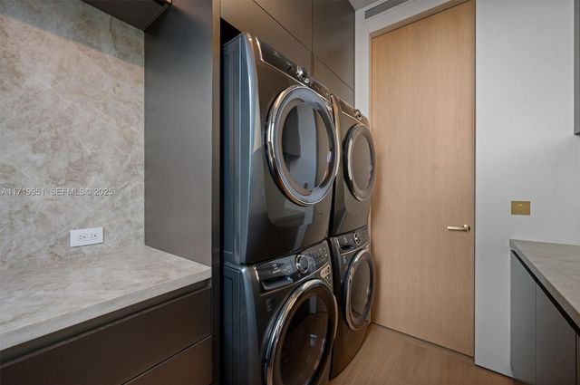 424 W Rivo Alto Dr, Miami Beach, FL 33139