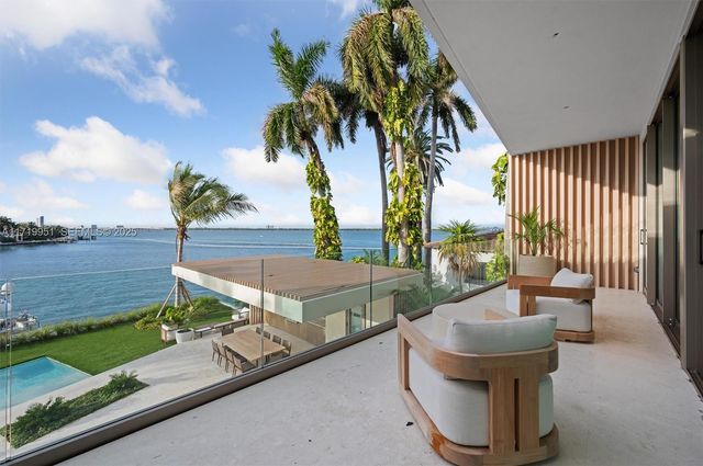 424 W Rivo Alto Dr, Miami Beach, FL 33139