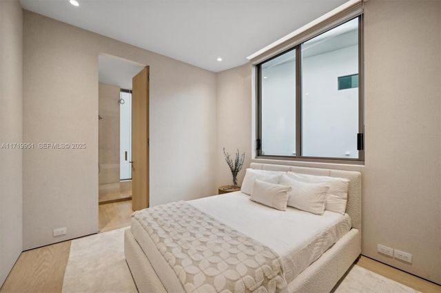 424 W Rivo Alto Dr, Miami Beach, FL 33139