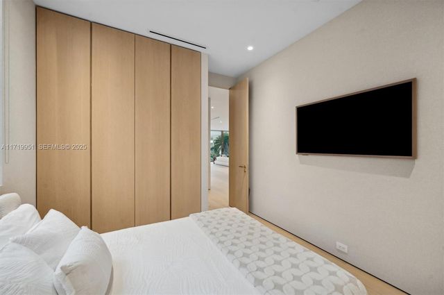 424 W Rivo Alto Dr, Miami Beach, FL 33139