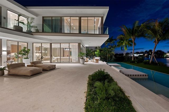 424 W Rivo Alto Dr, Miami Beach, FL 33139