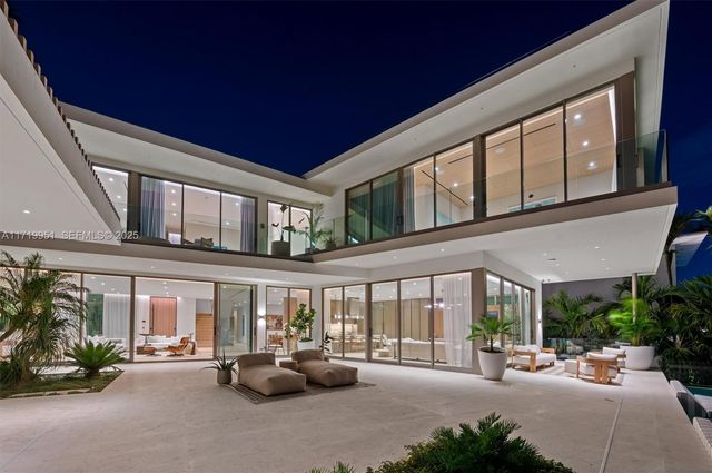 424 W Rivo Alto Dr, Miami Beach, FL 33139