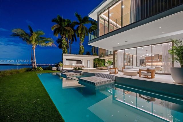 424 W Rivo Alto Dr, Miami Beach, FL 33139