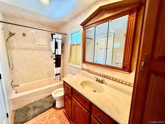 33 Pilgrim Drive, Port Jefferson, NY 11777