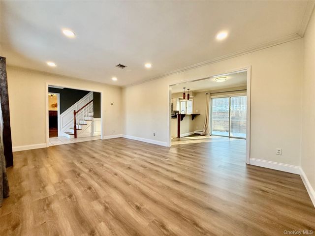 33 Pilgrim Drive, Port Jefferson, NY 11777