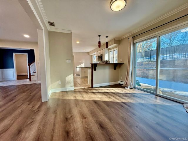 33 Pilgrim Drive, Port Jefferson, NY 11777