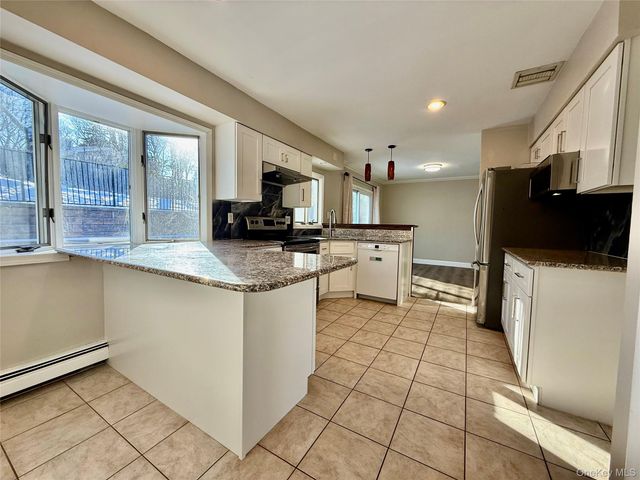 33 Pilgrim Drive, Port Jefferson, NY 11777