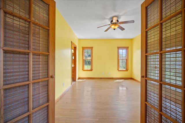 216 Old Wolf Hill Rd, Bethpage, TN 37022