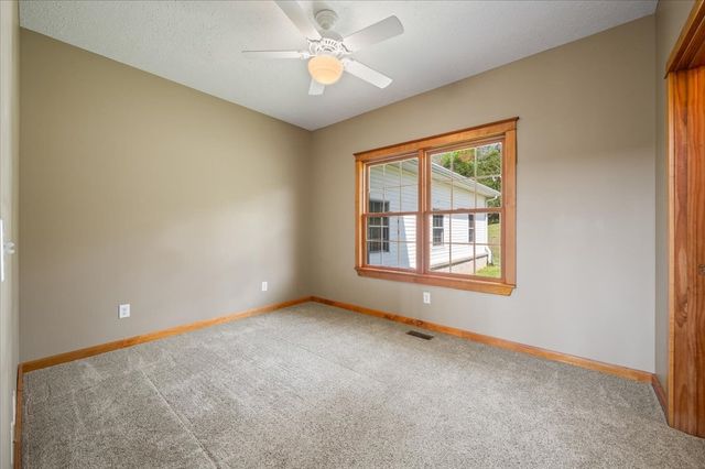 216 Old Wolf Hill Rd, Bethpage, TN 37022