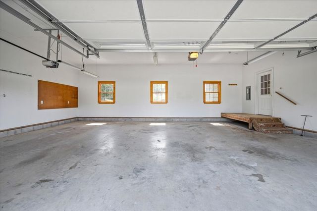 216 Old Wolf Hill Rd, Bethpage, TN 37022